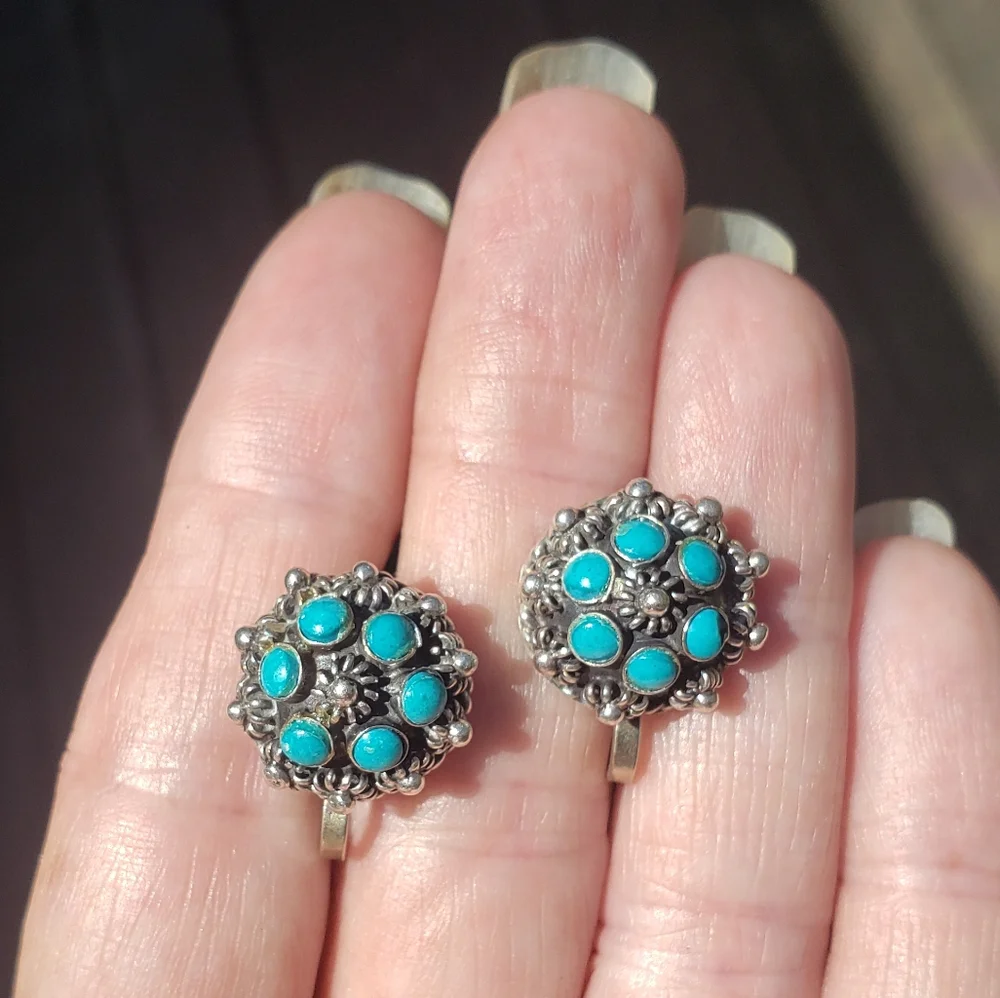 Vintage Native American Or Mexican Turquoise Sterling Silver Screwback Earrings - Picture 2 of 16